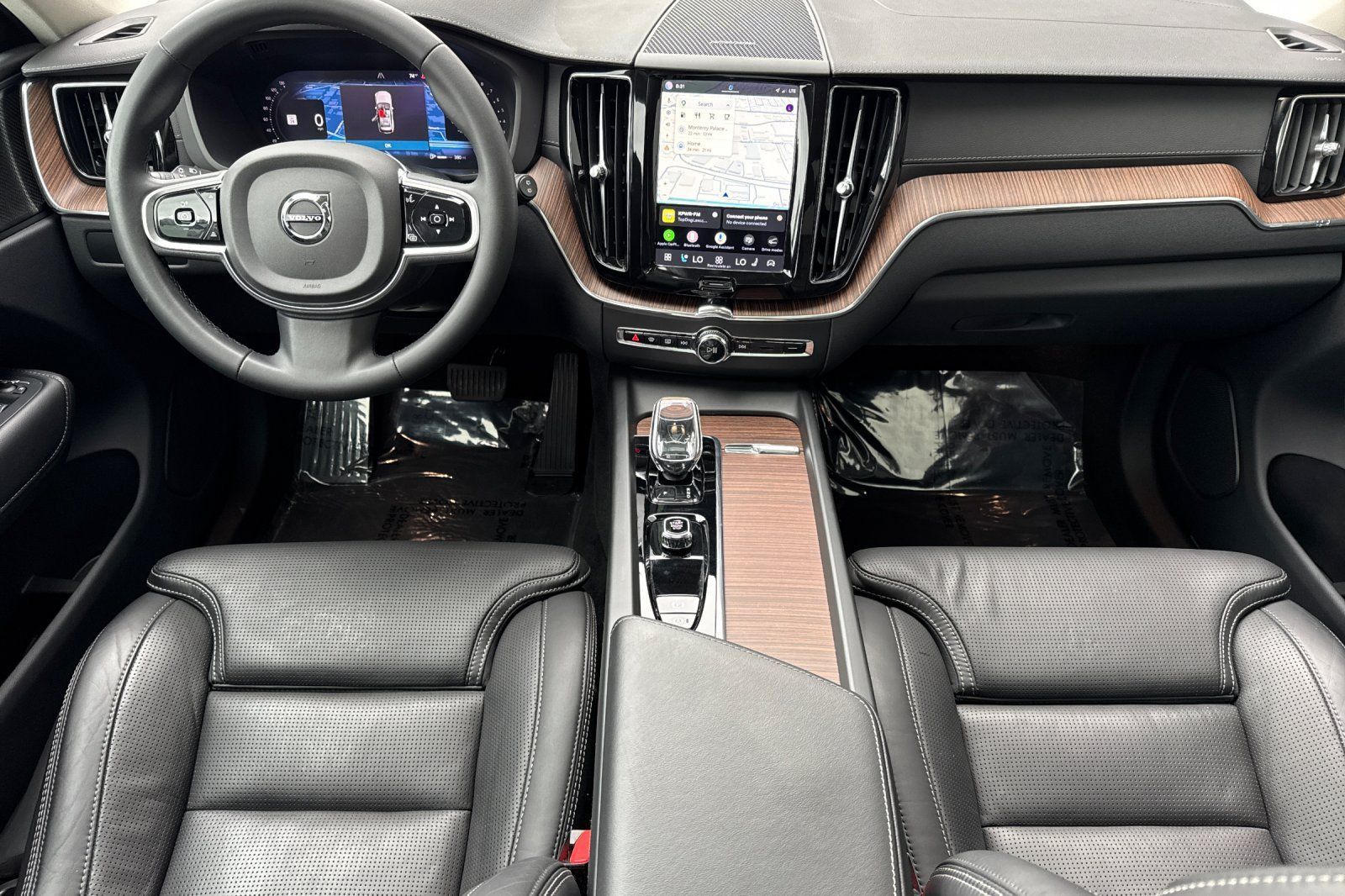 Used 2023 Volvo XC60 B5 Ultimate w/ Climate Package FWD image 14