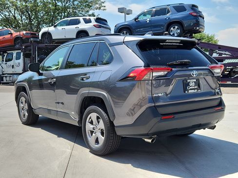 Used 2022 Toyota RAV4 LE AWD/4WD image 3