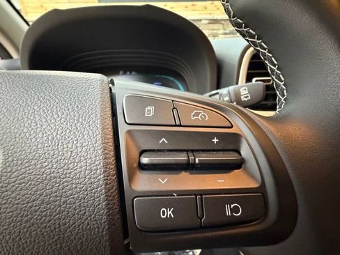Used 2023 Hyundai Venue SEL FWD image 26