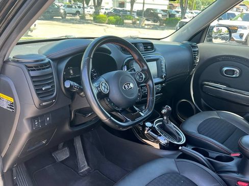 Used 2018 Kia Soul ! FWD image 26