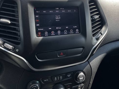 Used 2019 Jeep Cherokee Latitude w/ Popular Appearance Group FWD image 14