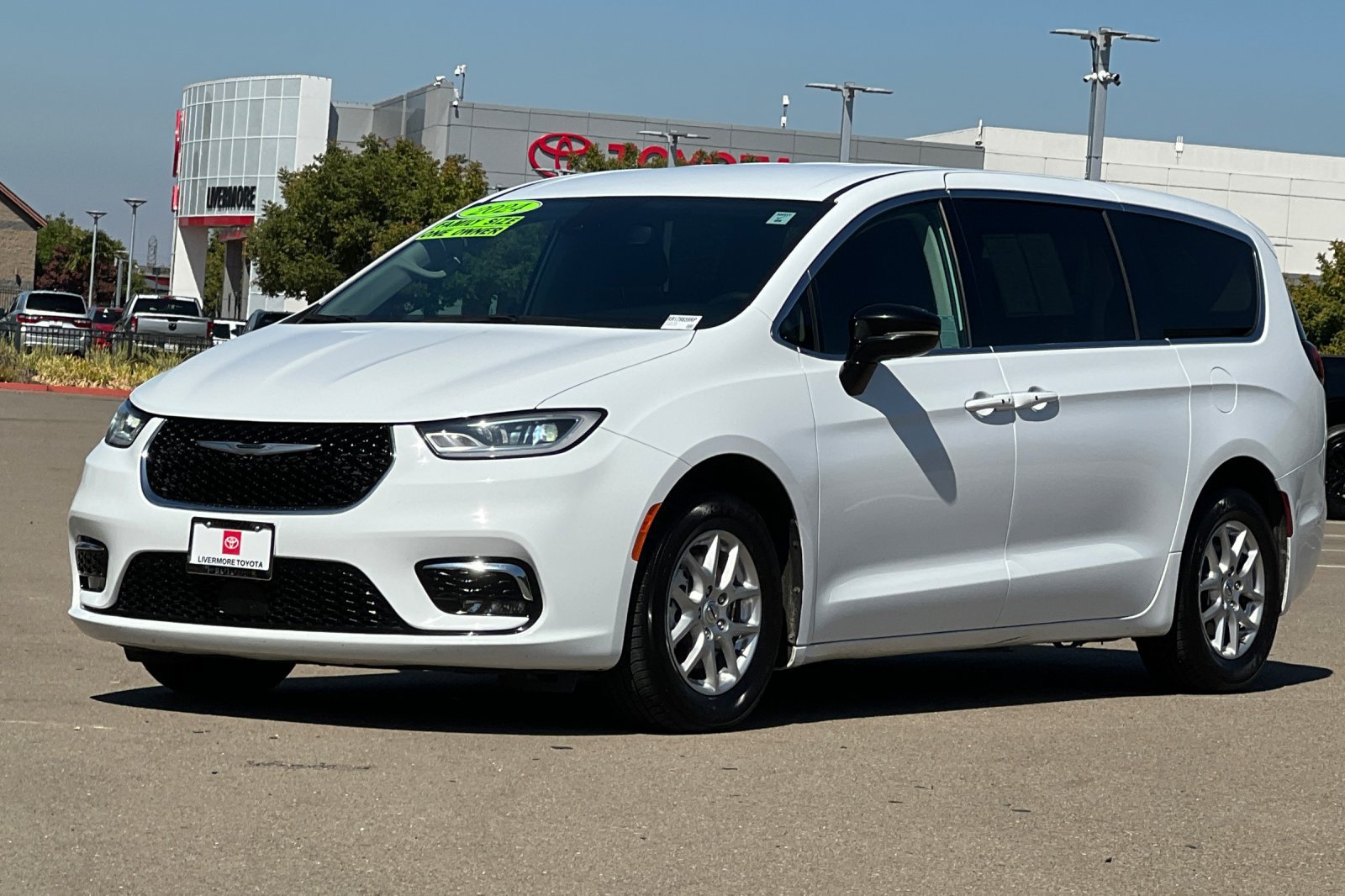 Used 2024 Chrysler Pacifica Touring-L FWD image 8