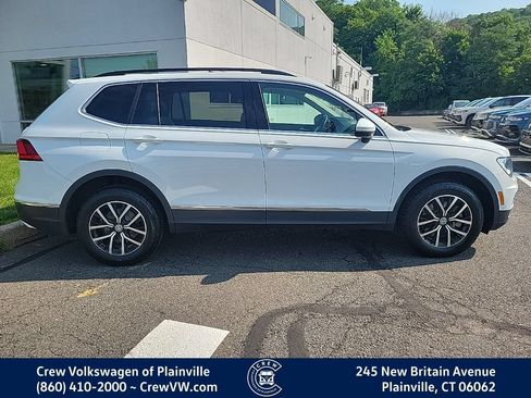 Certified 2021 Volkswagen Tiguan SE w/ Panoramic Sunroof Package AWD/4WD image 33
