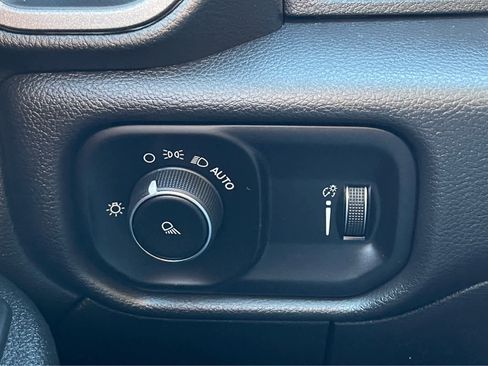 Used 2024 RAM 3500 Tradesman w/ Chrome Appearance Group image 18