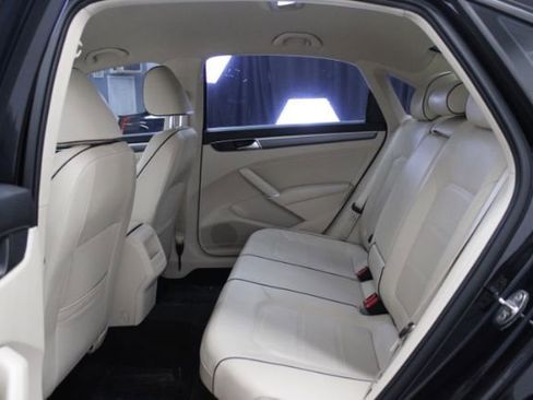 Used 2018 Volkswagen Passat 2.0T R-Line FWD image 21