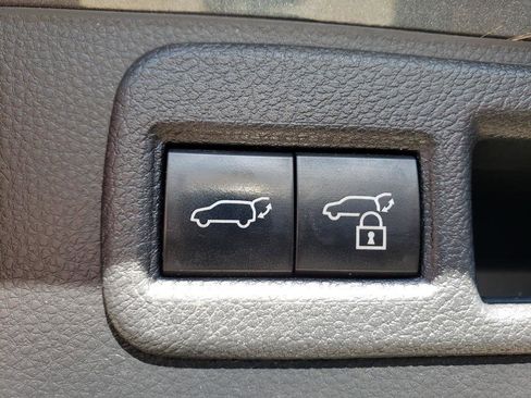 Used 2021 Toyota Venza Limited image 11