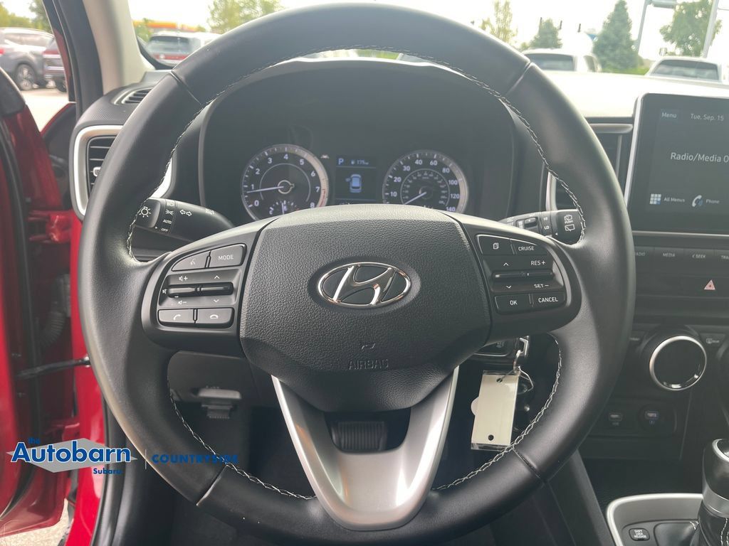 Used 2021 Hyundai Venue SEL FWD image 12