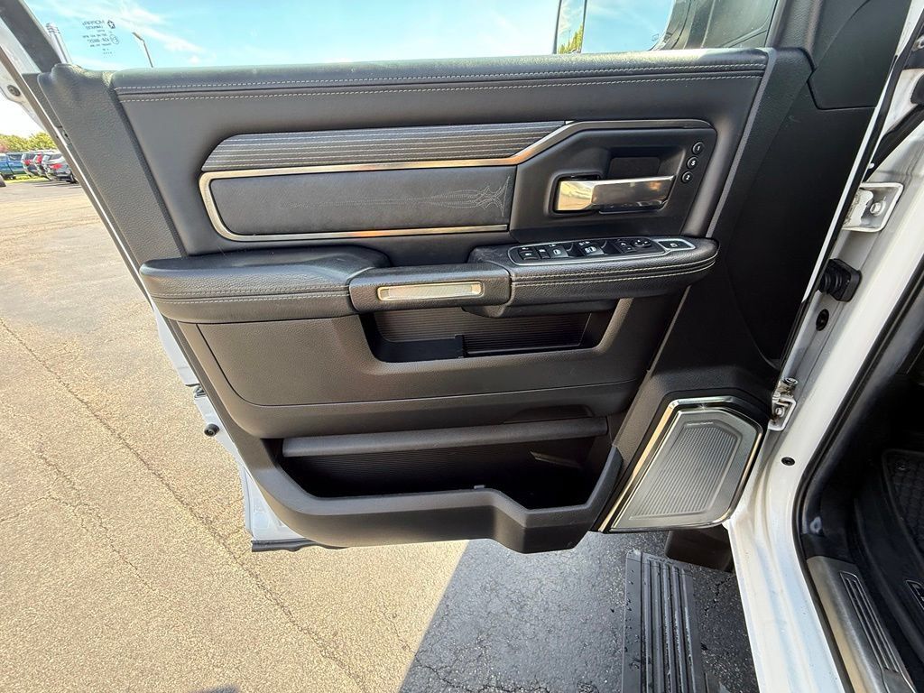 Used 2019 RAM 3500 Limited AWD/4WD image 7