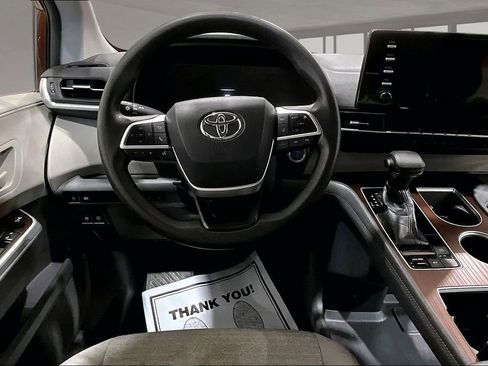 Used 2021 Toyota Sienna LE AWD/4WD image 6