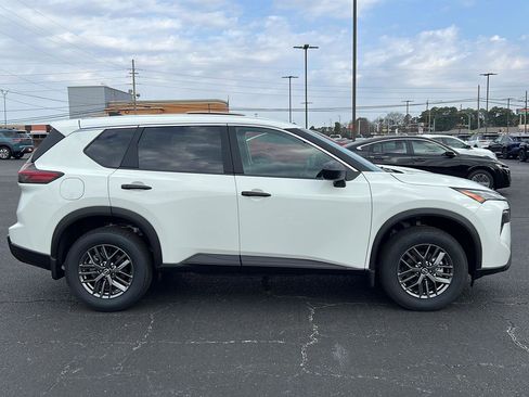 New 2026 Nissan Rogue S image 4