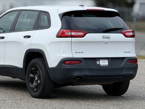 Used 2016 Jeep Cherokee Sport w/ Cold Weather Group AWD/4WD image 16
