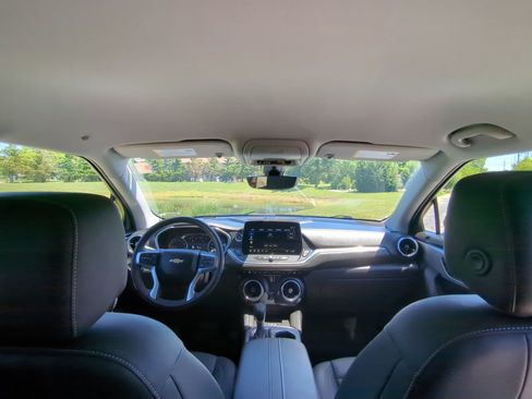 Used 2023 Chevrolet Blazer LT w/ Sound & Technology Package FWD image 13