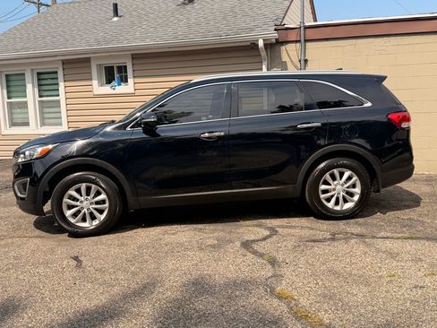 Used 2018 Kia Sorento FWD image 3