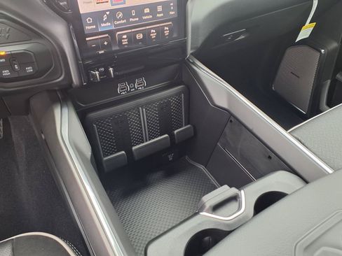 New 2026 RAM 2500 Laramie AWD/4WD image 14