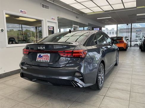 Used 2023 Kia Forte GT-Line w/ GT-Line Premium Package FWD image 5