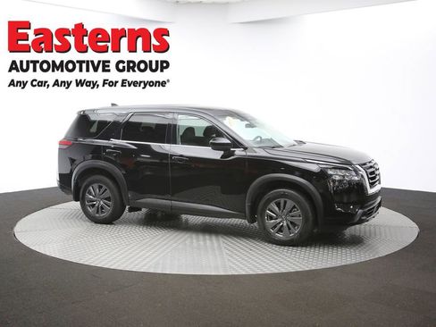 Used 2024 Nissan Pathfinder S image 48