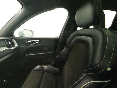 Used 2018 Volvo XC60 T6 R-Design w/ Convenience Package image 29