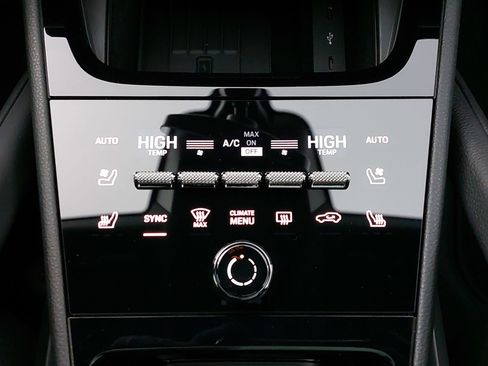 Certified 2025 Porsche Cayenne Coupe image 23