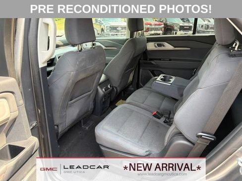 Used 2025 Ford Explorer Active AWD/4WD image 19