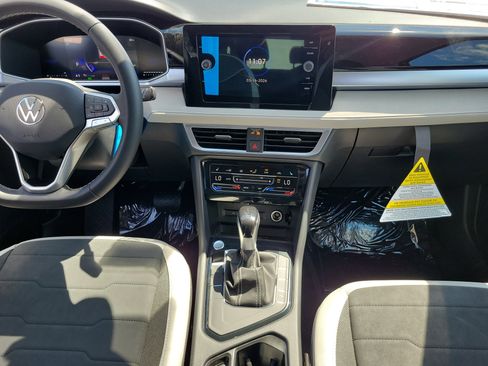 New 2026 Volkswagen Taos SE FWD image 5