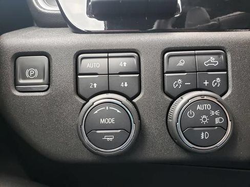 Used 2022 Chevrolet Silverado 1500 High Country w/ Technology Package AWD/4WD image 21