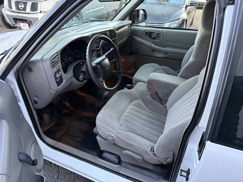 Used 2002 Chevrolet S10 Pickup 2WD Extended Cab image 17