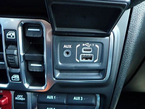 New 2025 Jeep Gladiator Mojave w/ Safety Group image 19