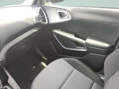 Certified 2023 Kia Soul LX FWD image 13