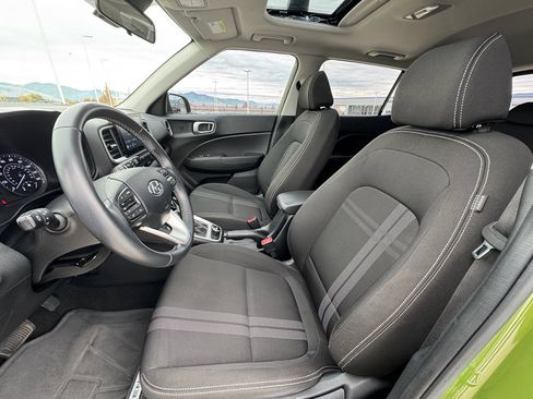 Used 2022 Hyundai Venue SEL w/ Cargo Package image 12