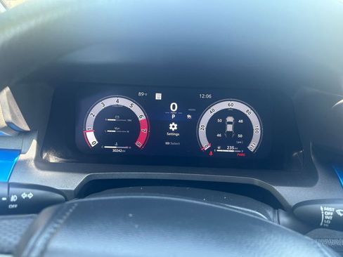 Used 2025 Toyota Tacoma TRD Off-Road AWD/4WD image 37