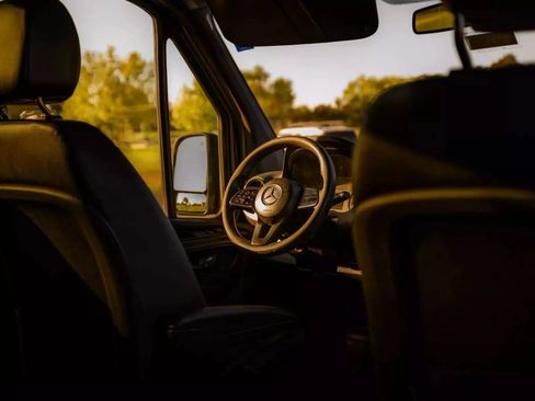 Used 2019 Mercedes-Benz Sprinter 2500 image 14