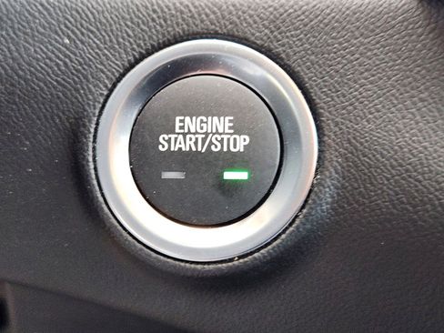 Used 2024 GMC Terrain SLE w/ Driver Convenience Package FWD image 17