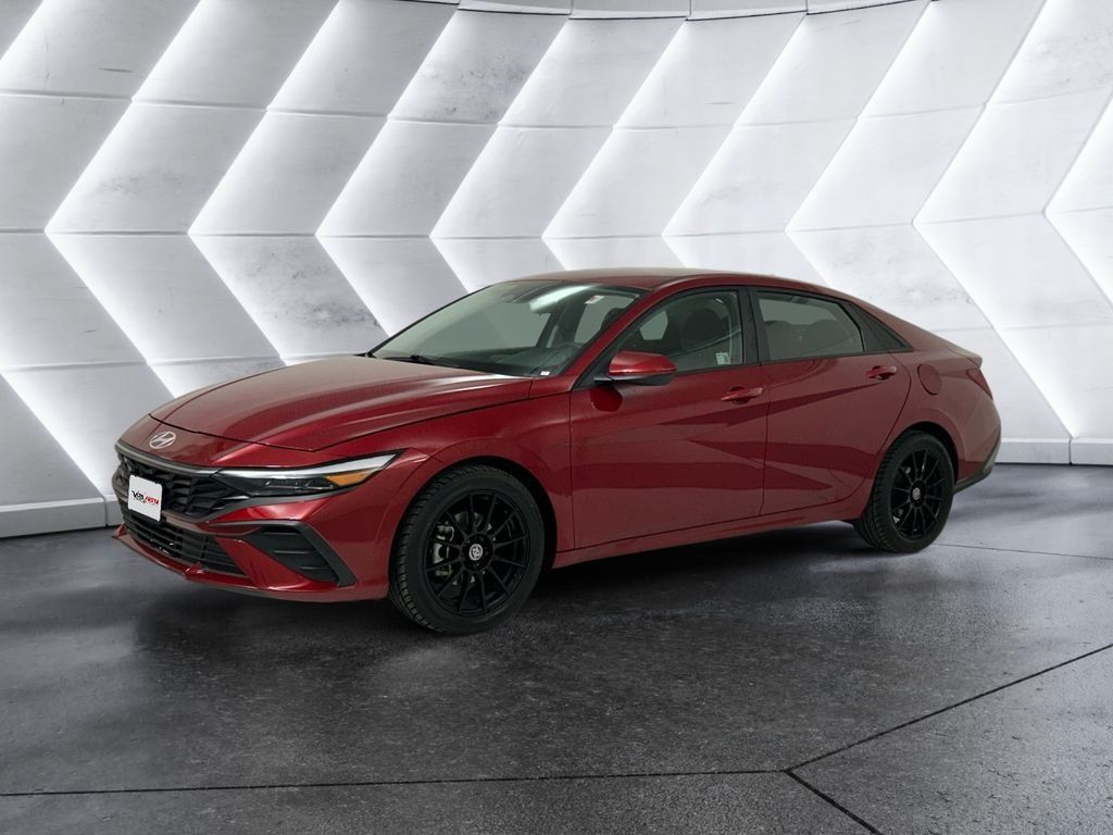 Used 2025 Hyundai Elantra SE FWD image 3