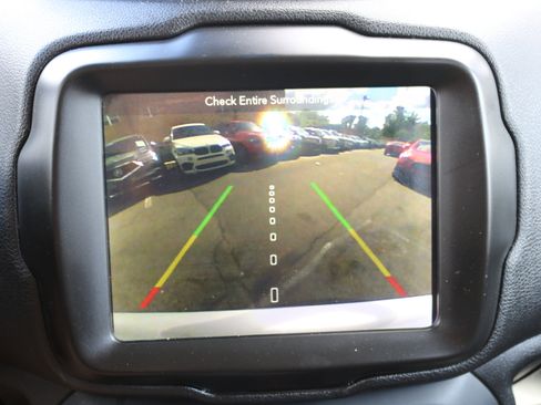 Used 2018 Jeep Renegade Latitude w/ UConnect 8.4 Nav Group image 15