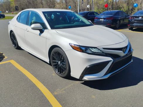 Used 2023 Toyota Camry XSE FWD image 2
