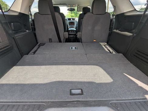 Used 2016 GMC Acadia SLE FWD image 9