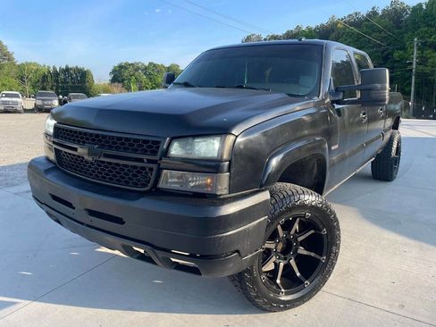 Used 2005 Chevrolet Silverado 2500 LT w/ Heavy-Duty Power Package AWD/4WD image 1