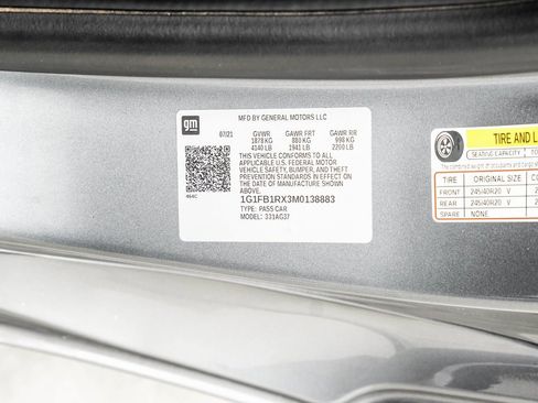 Used 2021 Chevrolet Camaro LT w/ Technology Package image 43