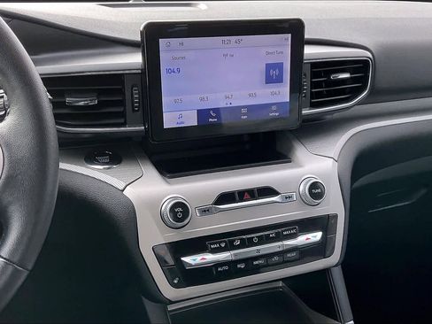 Used 2023 Ford Explorer XLT w/ Equipment Group 202A image 6