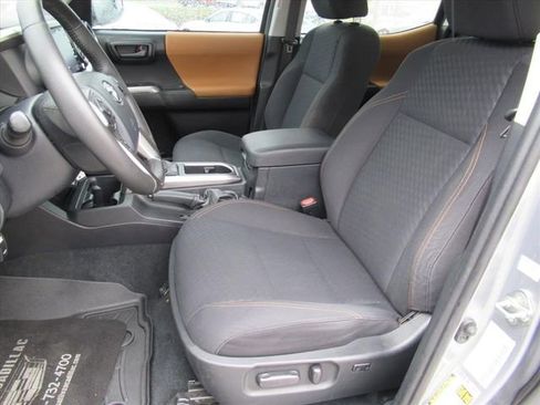 Used 2020 Toyota Tacoma SR5 image 15