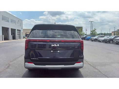 Used 2025 Kia Carnival FWD image 5
