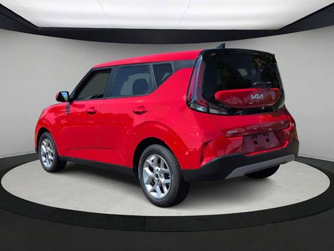 Used 2025 Kia Soul LX w/ LX Technology Package FWD image 6