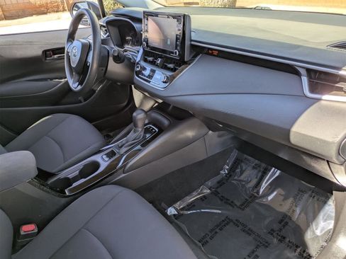 Used 2022 Toyota Corolla LE image 12
