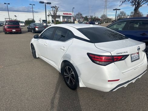 Used 2021 Nissan Sentra SV image 4