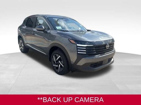 Used 2025 Nissan Kicks SV image 3