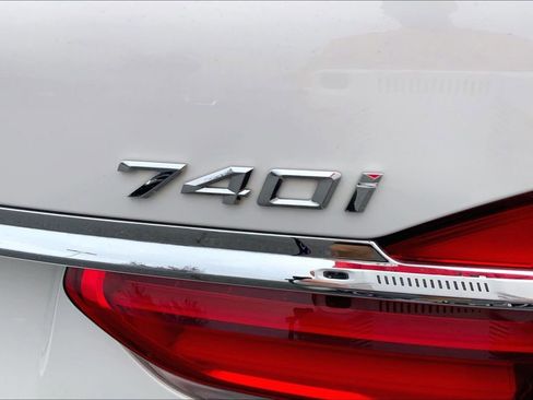 Used 2019 BMW 740i w/ Executive Package image 23