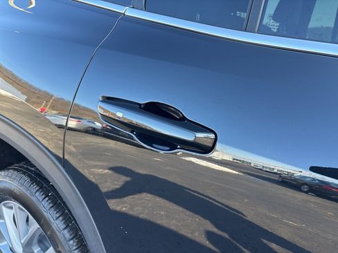 Used 2025 Buick Enclave Preferred image 8