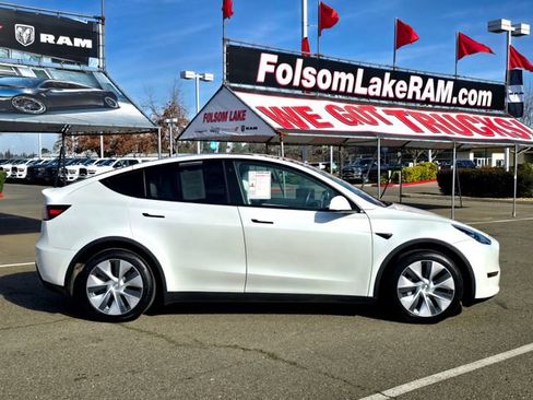 Used 2021 Tesla Model Y Long Range image 7