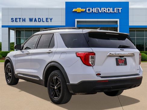 Used 2022 Ford Explorer XLT image 5