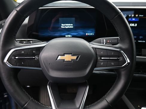 Used 2025 Chevrolet Equinox LT FWD image 17